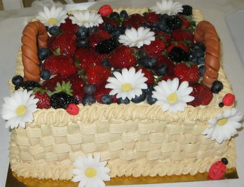 Праздничный торт Ягодное лукошко